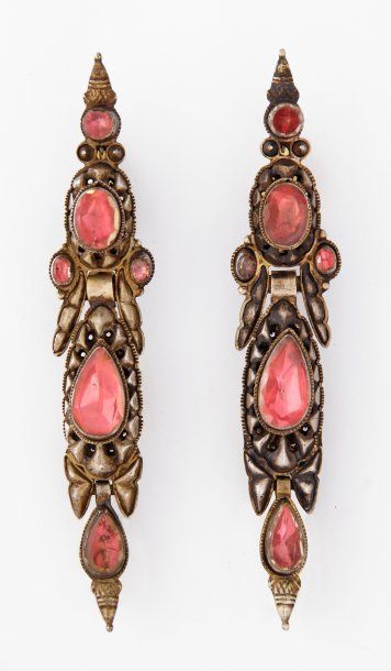 Paire de longues poissardes en argent doré,...