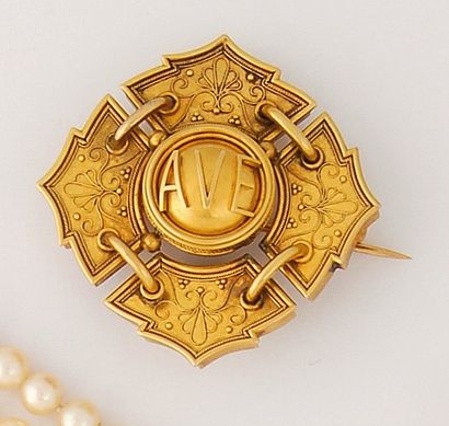 Broche quatre-feuilles stylisé en or jaune,...