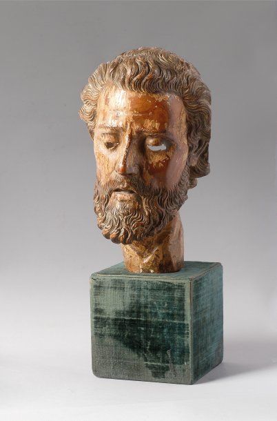Tête de Christ. Bois sculpté, traces de polychromie,...