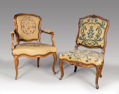 Chaise en bois naturel sculpté de fleurons,...