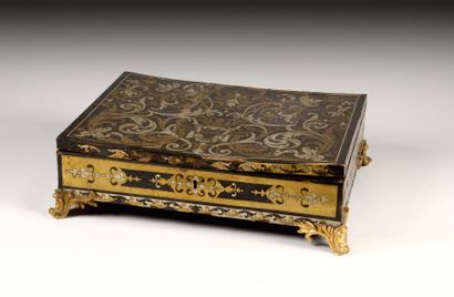 Coffret en marqueterie Boulle toutes faces...
