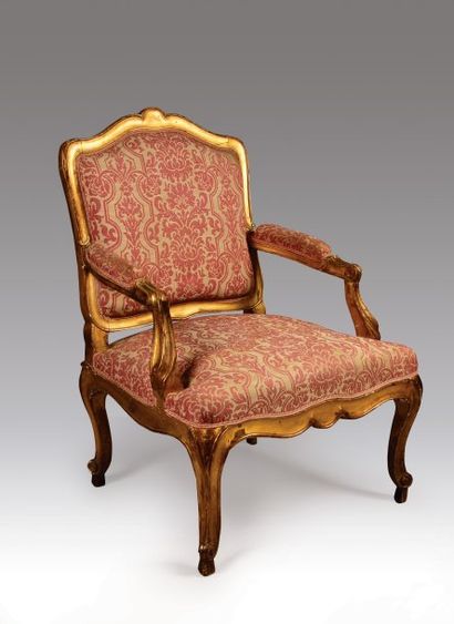 Fauteuil à la reine en bois doré. Travail...