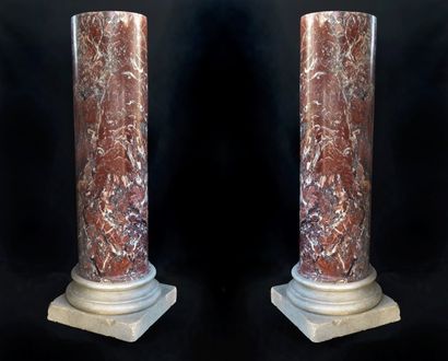Suite de quatre demies colonne en marbre...