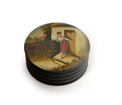 Boîte en papier mâché, de forme ronde, laque...