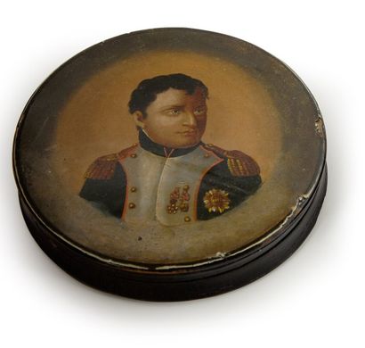 Boîte en papier mâché, de forme ronde, laque...