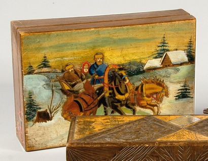 Boîte rectangulaire en bois polychrome, légèrement...