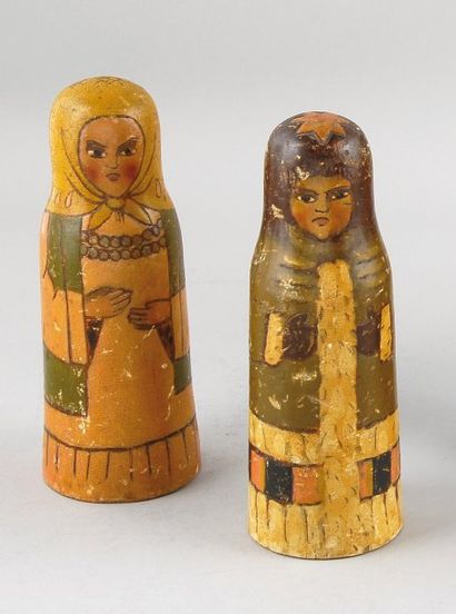 Paire de « matriochkas » fermées en bois...