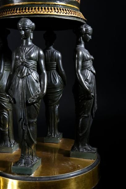 Deux éléments de surtout en porcelaine de...