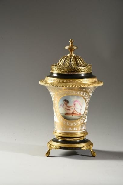 Brûle - parfum en porcelaine, bronze patiné...