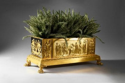 Jardinière en bronze ciselé et doré et acier....