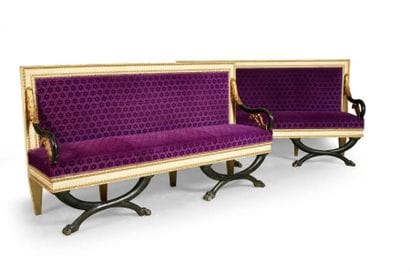 Importante paire de banquettes en bois laqué...