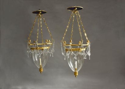 Paire de lanternes en bronze doré et pampilles...