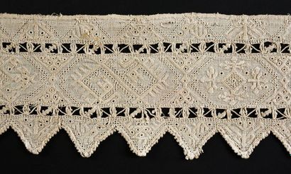 Bandeaux en broderie blanche, 3ème quart...