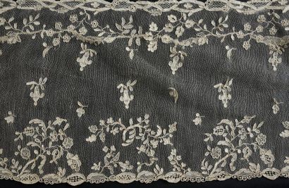 Large volant, Alençon, aiguille, vers 1880-1900.
Dentelle...