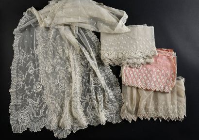 Larges volants et étole, tulle brodé, fin...