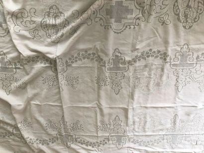 Somptueuse nappe de banquet et douze serviettes,...