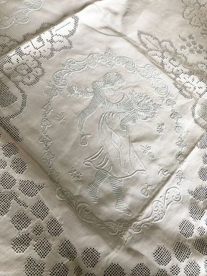 Somptueuse nappe de banquet et douze serviettes,...