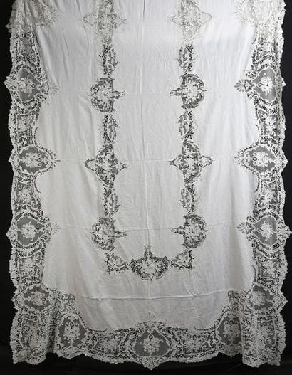 Grande nappe en dentelle, Venise, vers 1890-1910.
Belle...