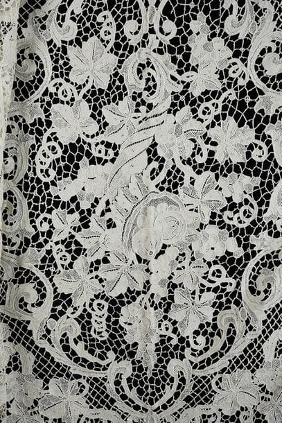 Grande nappe en dentelle de Venise à l'aiguille,...