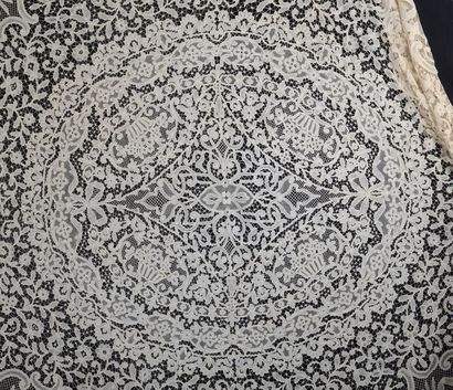 Nappe en Duchesse de Bruges, fuseaux, début...