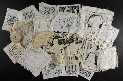 Importante réunion d'incrustations, broderie...