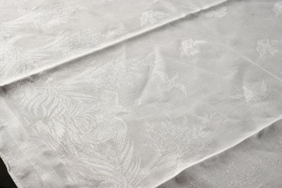 Service de table, nappe et onze serviettes,...