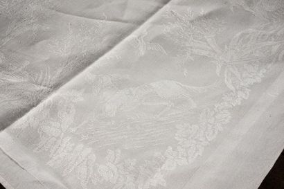 Service de table, nappe et onze serviettes,...