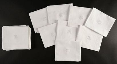 Suite de dix-huit serviettes de table, vers...