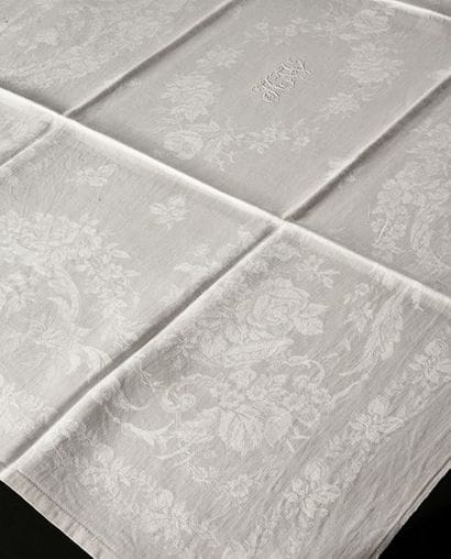 Service de table, nappe et neuf serviettes,...