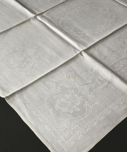 Service de table, nappe et dix serviettes,...