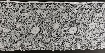 Bas d'aube en dentelle aux lacets, Luxeuil,...