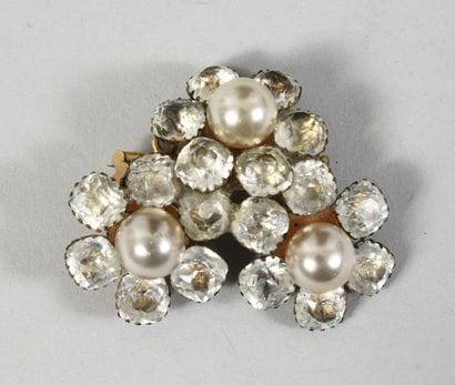 BROCHE FANTAISIE, figurant 3 marguerites...