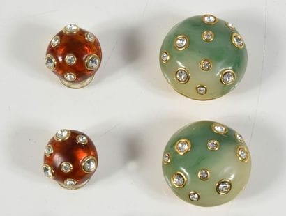 KENNETH LANE, deux paires de clips d’oreilles...