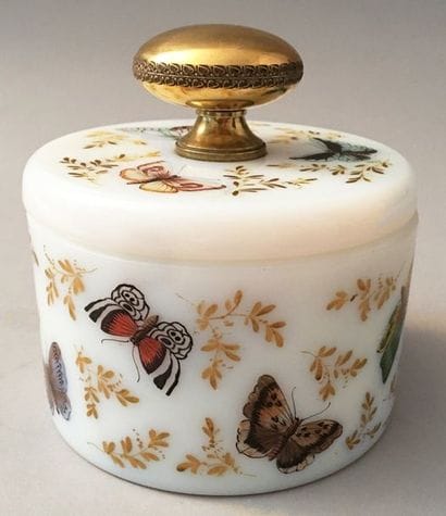 Guerlain – (1955) Luxueux poudrier en opaline...