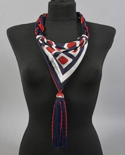 GIORGIO ARMANI, tour de cou, tresse rouge...