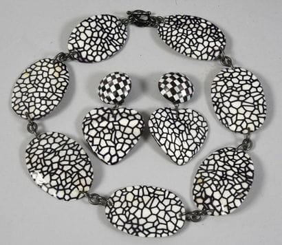 GIORGIO ARMANI, collier et paire de clips...