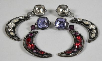 ARMANI, deux paires de clips pendants d’oreilles...