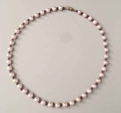 COLLIER de perles de culture rose pâle alternées...