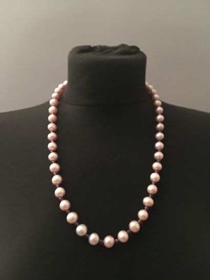 COLLIER de perles de culture rose pâle alternées...
