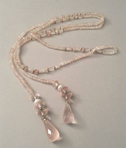 SAUTOIR en perles facettées de quartz rose...