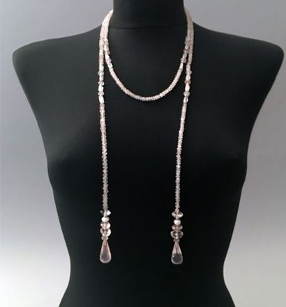 SAUTOIR en perles facettées de quartz rose...