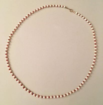 COLLIER de perles de culture blanches alternées...