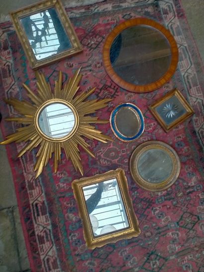 Ensemble de sept miroirs divers dont un miroir...
