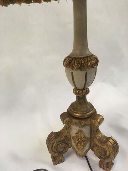 Lampe en bois polychrome dans le gout XVIIIe...