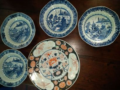 Japon : 1 Imari XIXe, on y joint 5 assiettes...
