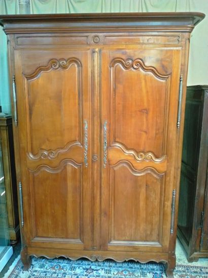 Armoire en chêne ouvrant à deux portes à...