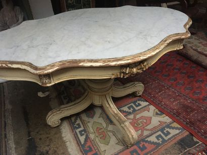 Guéridon de style Louis XV plateau marbre...