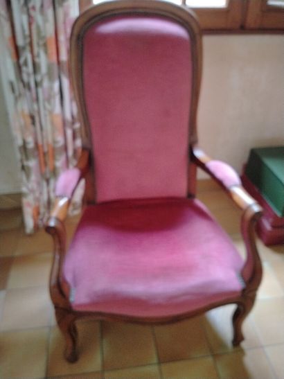 Fauteuil voltaire tissu violet, pieds galbés,...