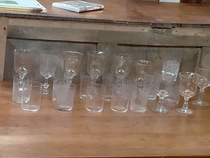 Ensemble de verres sur pieds et gobelet en...