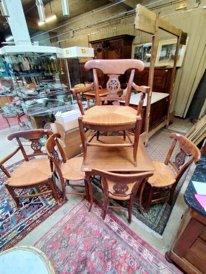 Ensemble composé d'une petite table en chêne...